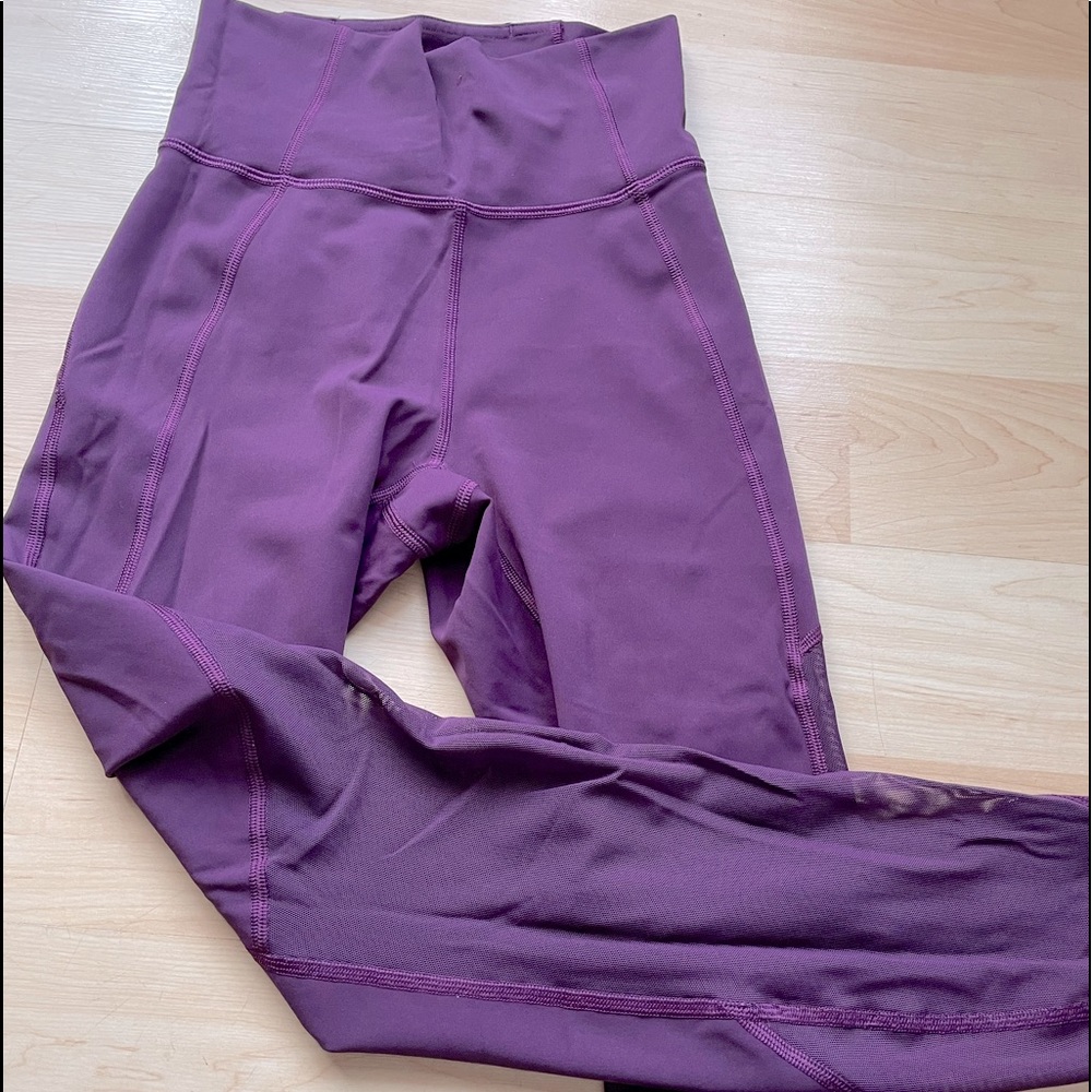 Lululemon “Hot Like Agni” Darkest Magenta - Size 4 - Picture 4 of 8